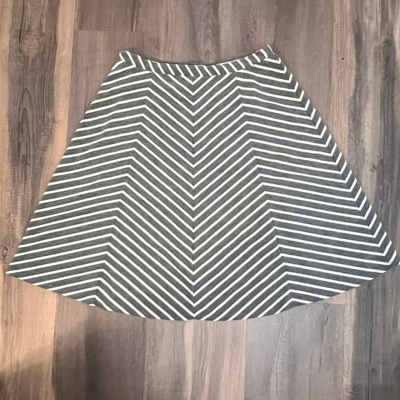 Sundance Skirt Women’s Small Museo Striped A-Line Jersey Knit Knee-Length Gray - Picture 4 of 8